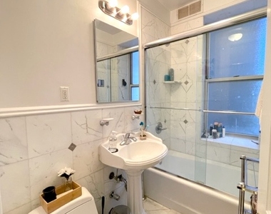 west 86th Street and Columbus Avenue - Photo Thumbnail 9