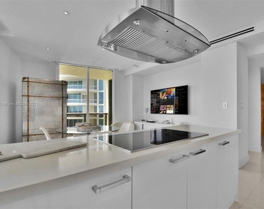 16275 Collins Avenue - Photo Thumbnail 14