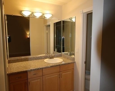 5711 Owensmouth Avenue - Photo Thumbnail 12