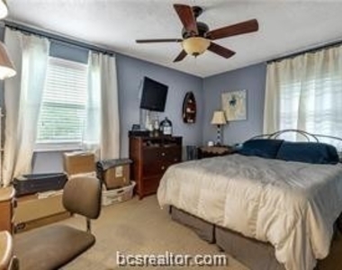 1431 Hawk Tree Drive - Photo Thumbnail 3