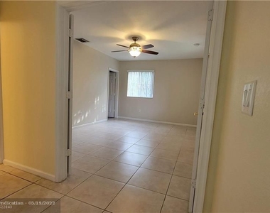 2864 Sw 83rd Ave - Photo Thumbnail 17