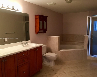 8390 Sw 72nd Ave - Photo Thumbnail 11