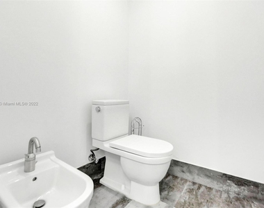 1100 Biscayne Blvd - Photo Thumbnail 20