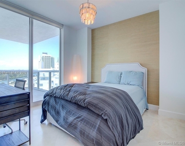 3801 Collins Ave - Photo Thumbnail 14