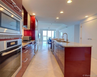 3801 Collins Ave - Photo Thumbnail 7