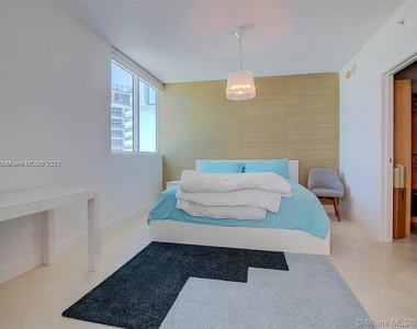 3801 Collins Ave - Photo Thumbnail 11