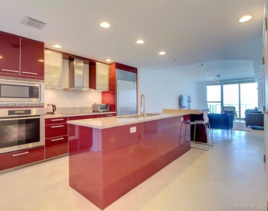 3801 Collins Ave - Photo Thumbnail 6