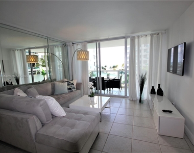 5151 Collins Ave - Photo Thumbnail 4