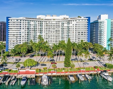 5151 Collins Ave - Photo Thumbnail 0