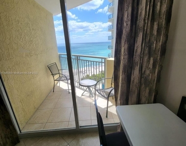 17375 Collins Ave - Photo Thumbnail 1