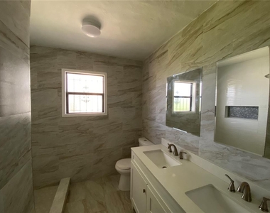 2541 W Cherry Street - Photo Thumbnail 9