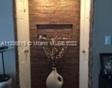 17570 Atlantic Blvd - Photo Thumbnail 3