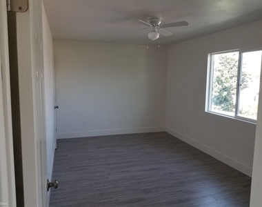 15396 El Camino Avenue - Photo Thumbnail 8