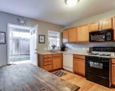 1711 Marshall Street - Photo Thumbnail 7