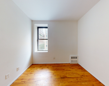 1297 Lexington Avenue - Photo Thumbnail 5