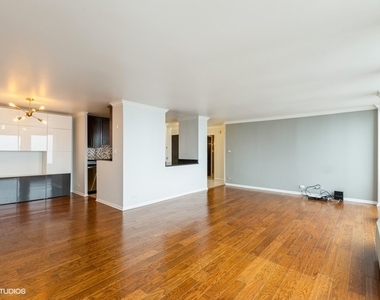 111 E Chestnut Street - Photo Thumbnail 5