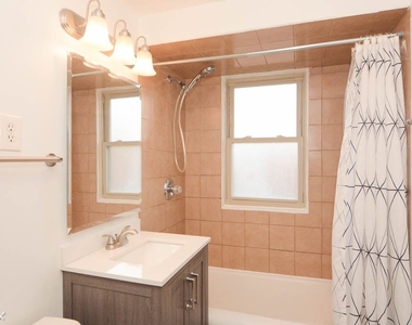 5922 W. Leland, Unit 2 - Photo Thumbnail 16