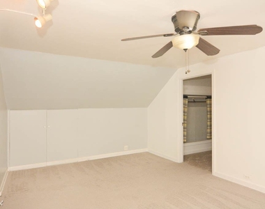 5922 W. Leland, Unit 2 - Photo Thumbnail 9