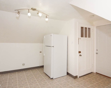 5922 W. Leland, Unit 2 - Photo Thumbnail 4