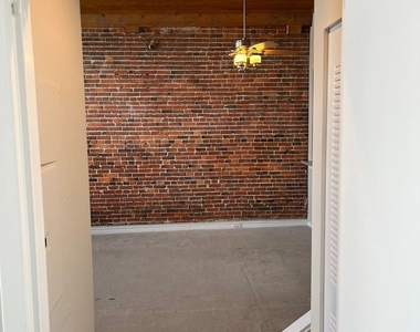 2639 Boston Street Unit 213 - Photo Thumbnail 6