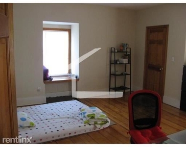 9 Sewall St Apt 1 - Photo Thumbnail 8