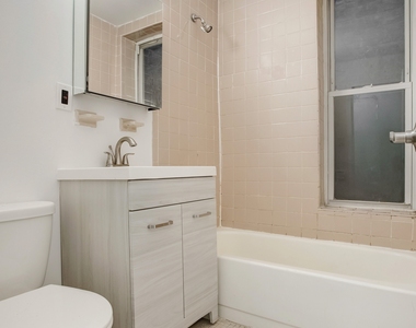 323 West 47th Street - Photo Thumbnail 4