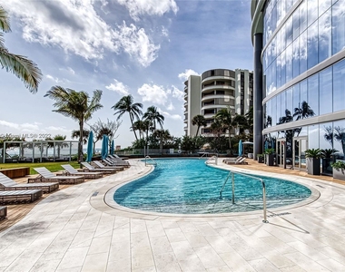 15701 Collins Ave - Photo Thumbnail 30