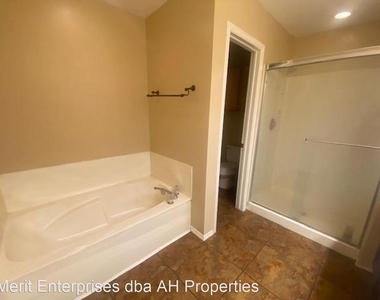 1249 E Laurel Ave - Photo Thumbnail 29