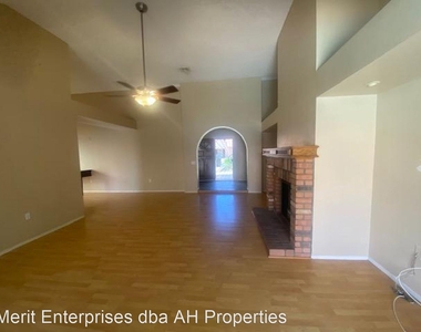 1249 E Laurel Ave - Photo Thumbnail 10