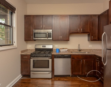 1758 W. Montrose, Unit 4 - Photo Thumbnail 2