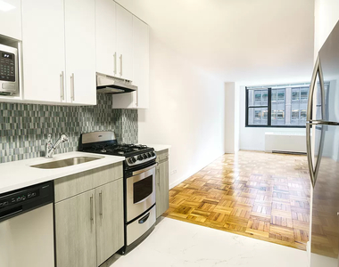 315 West 57th Street - Photo Thumbnail 1