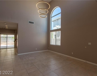 5525 Grey Pointe Street - Photo Thumbnail 2