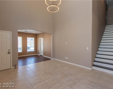 5525 Grey Pointe Street - Photo Thumbnail 1