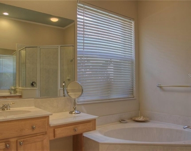 7348 Stanhope Court - Photo Thumbnail 14