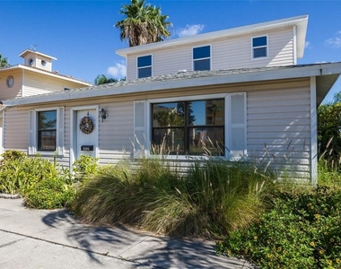 18521 Gulf Boulevard - Photo Thumbnail 2