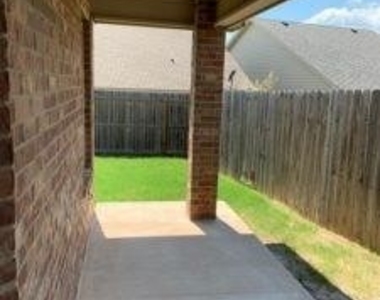 925 Heather Lane - Photo Thumbnail 14