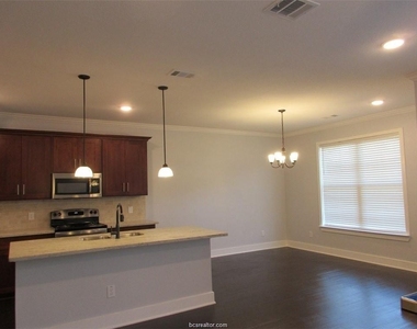 2116 Crescent Pointe Parkway - Photo Thumbnail 5