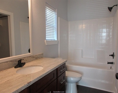 2116 Crescent Pointe Parkway - Photo Thumbnail 13