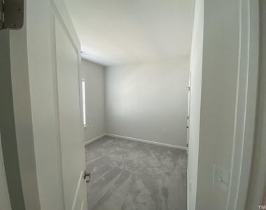 102 Vallco Lane - Photo Thumbnail 4