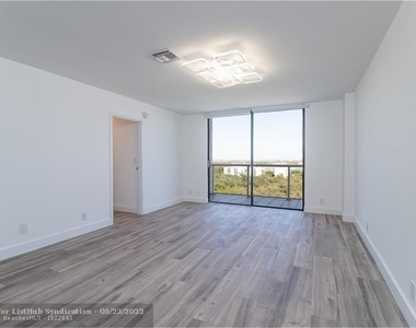 13499 Biscayne Blvd - Photo Thumbnail 2