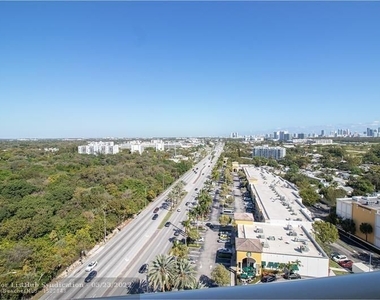 13499 Biscayne Blvd - Photo Thumbnail 3