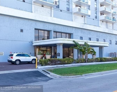 13499 Biscayne Blvd - Photo Thumbnail 16