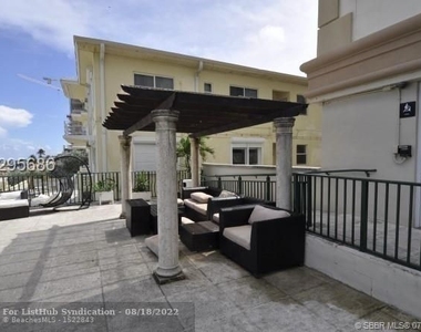 9195 Collins Ave - Photo Thumbnail 15