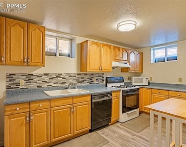 138 W Uintah Street - Photo Thumbnail 6