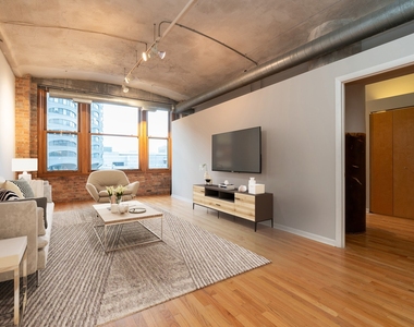 801 S Wells Street - Photo Thumbnail 2