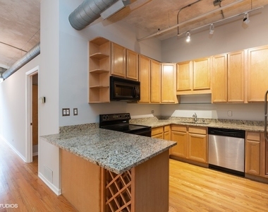 801 S Wells Street - Photo Thumbnail 8