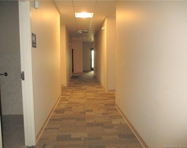 17 B Kennedy Drive - Photo Thumbnail 6