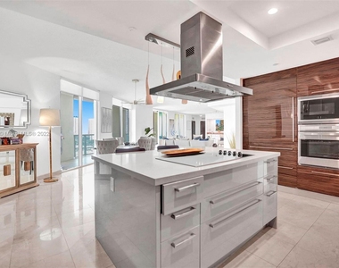 150 Sunny Isles Blvd - Photo Thumbnail 5