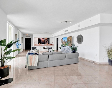 150 Sunny Isles Blvd - Photo Thumbnail 18