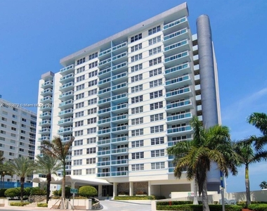 6917 Collins Ave - Photo Thumbnail 2